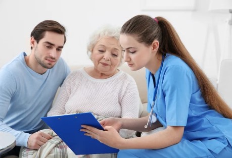 nurse discussing issues with a resident